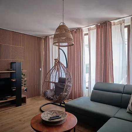 Velekasunrise Apartmán *